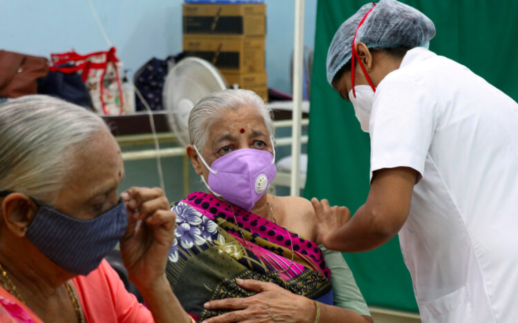 OMS busca llenar la brecha de la vacuna COVID-19 que dejó India