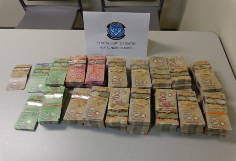 Detienen a viajero con más de 600 mil dólares en efectivo.