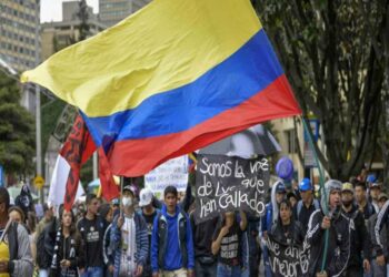 Al menos un muerto y cientos de heridos en protestas contra el Gobierno de Colombia
