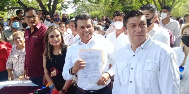 Gobernaré sin distingo ni rencores, ofrece Gattás tras recibir constancia de alcalde electo