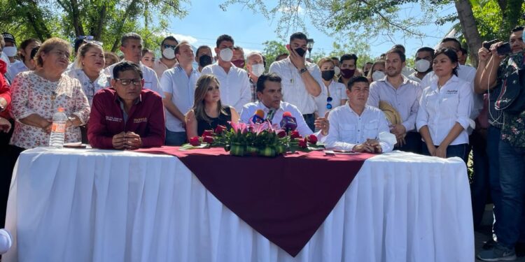 Gobernaré sin distingo ni rencores, ofrece Gattás tras recibir constancia de alcalde electo