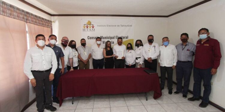 Gobernaré sin distingo ni rencores, ofrece Gattás tras recibir constancia de alcalde electo