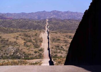 Gobernador de Texas anuncia construcción muro en la frontera con México