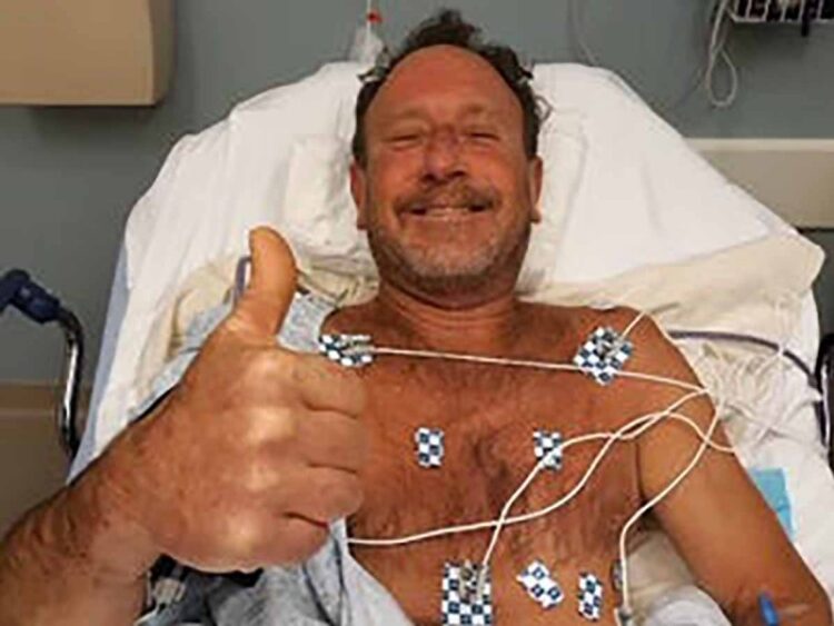 Pescador es tragado por ballena en costas de EU y se salva de milagro