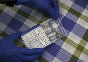 Sputnik V: prueban versión para niños en forma de aerosol nasal