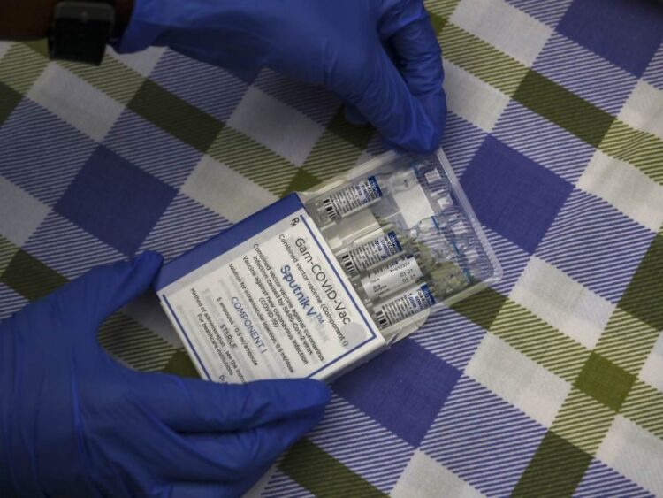 Sputnik V: prueban versión para niños en forma de aerosol nasal