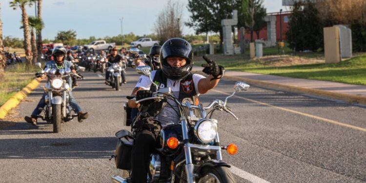 Recorren biker’s calles de Nuevo Laredo para celebrar aniversario 173