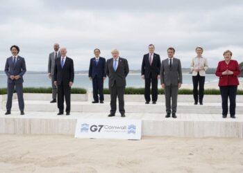 Donarán países ricos mil millones de vacunas covid a países pobres