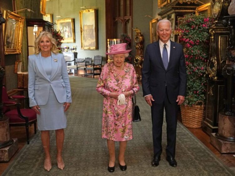 Isabel II recibe a Joe Biden en el Castillo de Windsor