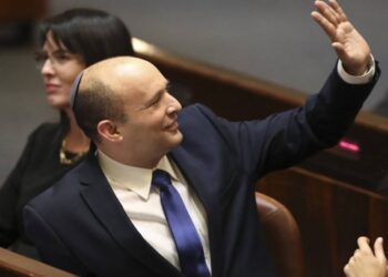 Naftali Bennett toma el mando en Israel, en adiós a Netanyahu