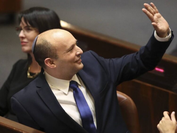 Naftali Bennett toma el mando en Israel, en adiós a Netanyahu