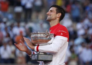 Djokovic se corona en Roland Garros; acecha a Federer y Nadal