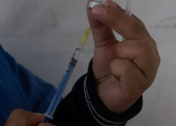 Nuevo León reporta 117 casos de covid en personas vacunadas