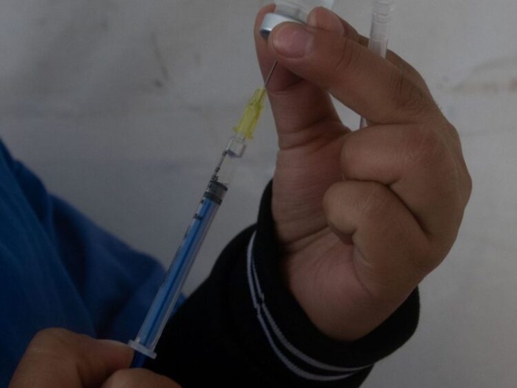 Nuevo León reporta 117 casos de covid en personas vacunadas