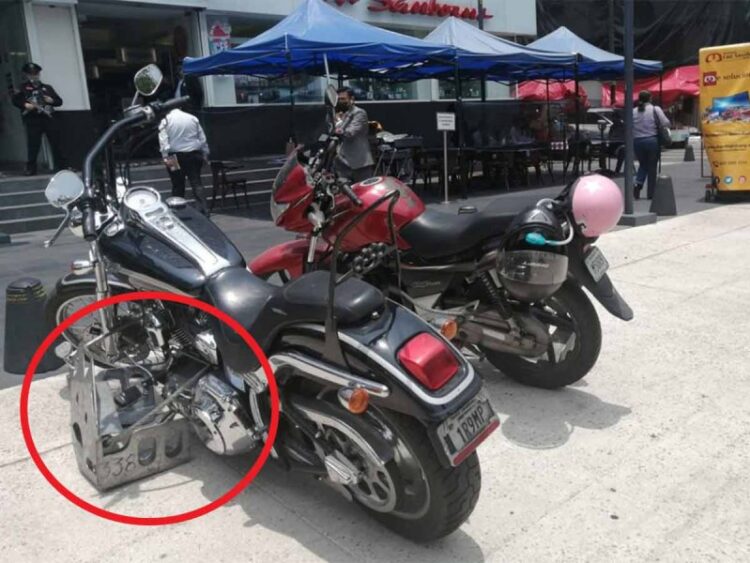 Van contra motos mal estacionadas, les colocan ‘arañas’