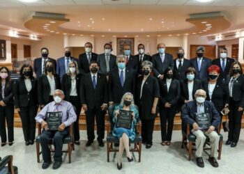 Entrega Alcalde reconocimientos a 3  ‘Orgullos NLD’ en Sesión Solemne de Cabildo