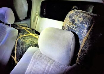 Patrulla Fronteriza incauta droga después de que narco choca un auto civil