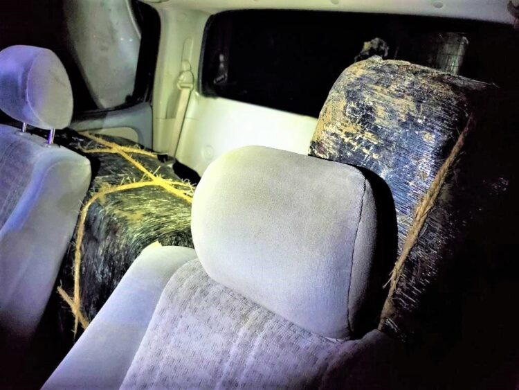 Patrulla Fronteriza incauta droga después de que narco choca un auto civil