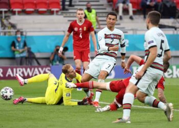 Portugal gana 3-0 a Hungría, con doblete de Ronaldo