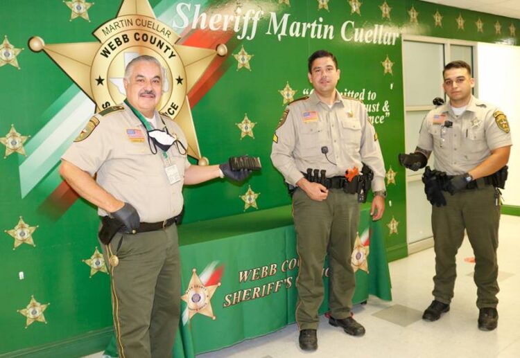 Incauta sheriff de Laredo, Texas, paquetes con dólares