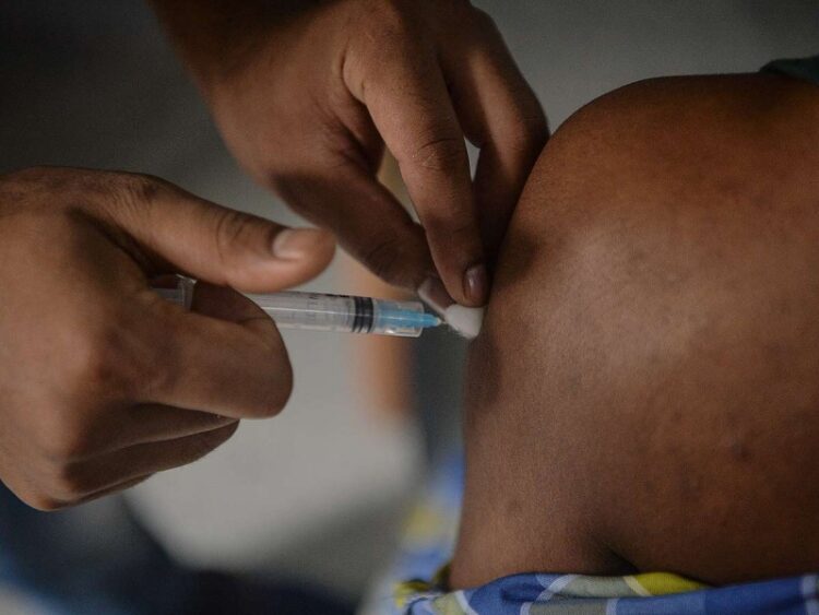 Urgen vacunas en África, covid-19 ‘se extiende y acelera’: OMS