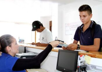 Piden a jóvenes tramitar  con tiempo media cartilla