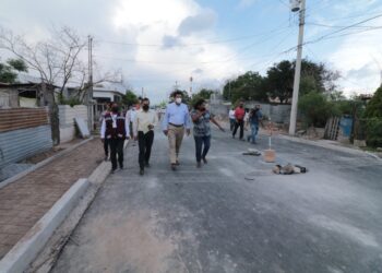 Alcalde  cumple a Matamoros pavimentando calles en colonias populares