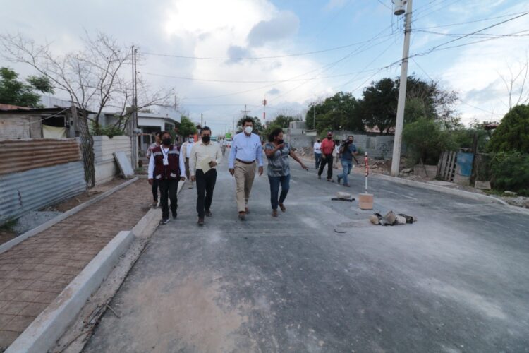 Alcalde cumple a Matamoros pavimentando calles en colonias populares
