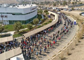 Largas filas para la vacuna en la frontera; inmunizan en 6 municipios de BC