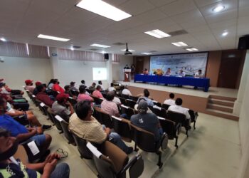 Capacitan a mil 300 pescadores  en uso correcto de dispositivos excluidores de tortugas marinas