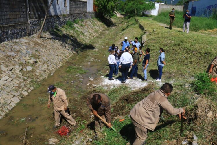 Supervisa Pilar Gómez limpieza de drenes en Cd. Victoria