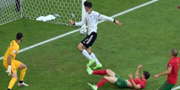 Alemania golea 4-2 a Portugal en Eurocopa