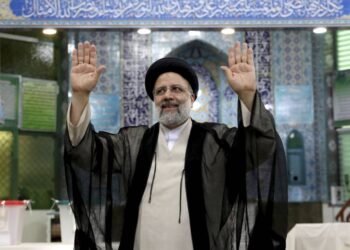 Conservador Ebrahim Raisi arrasa en elecciones presidenciales de Irán