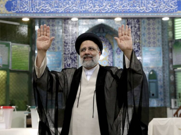 Conservador Ebrahim Raisi arrasa en elecciones presidenciales de Irán