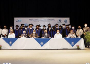 Hace historia primera generación de  Preparatoria ‘Manuel Gómez Morín’