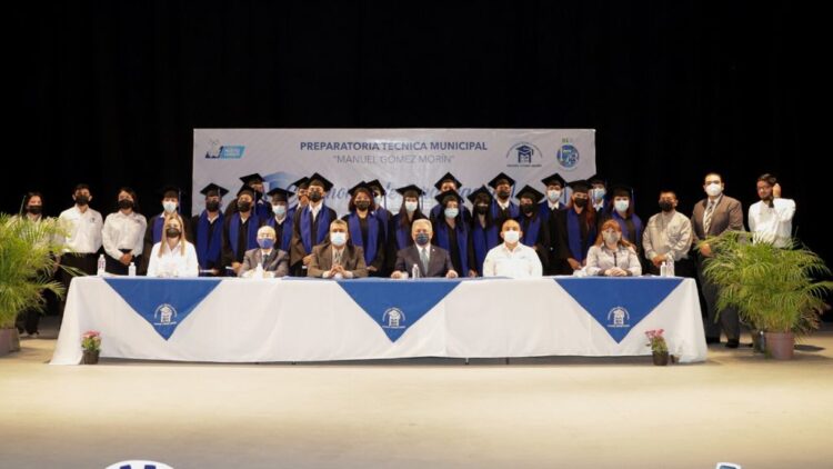 Hace historia primera generación de  Preparatoria ‘Manuel Gómez Morín’