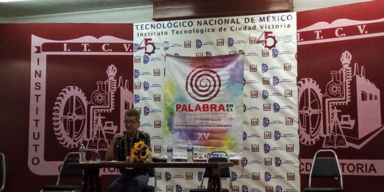 Carlos Acosta, una celebridad de la poesía en El Mante