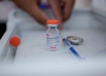 Aprueba OMS vacuna china Sinovac para uso de emergencia