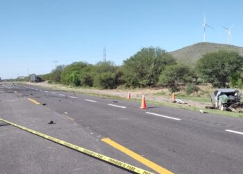 Mueren policías estatales en choque