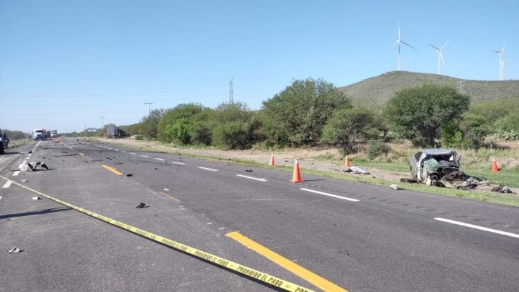 Mueren policías estatales en choque