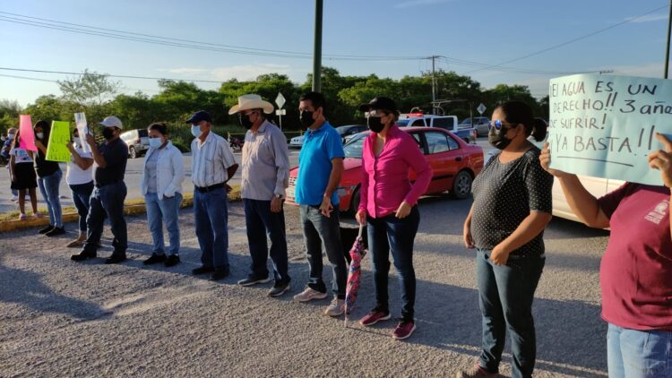 Exigen agua con protesta