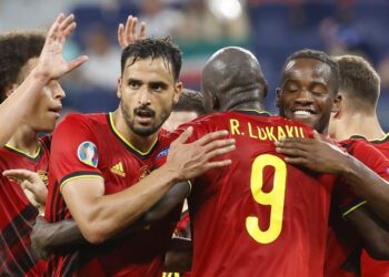 Bélgica gana 2-0 a Finlandia y avanza en la Eurocopa