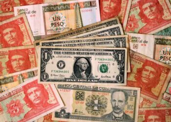 Inicia en Cuba suspensión a depósitos de dólares; sube el euro