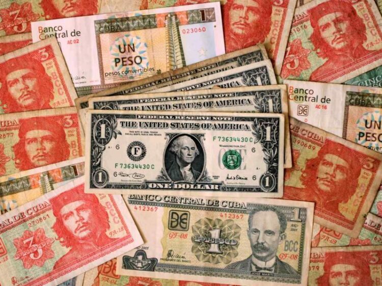 Inicia en Cuba suspensión a depósitos de dólares; sube el euro