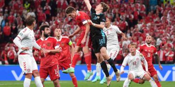 Dinamarca golea 4-1 a Rusia y tiene pase a octavos de Eurocopa