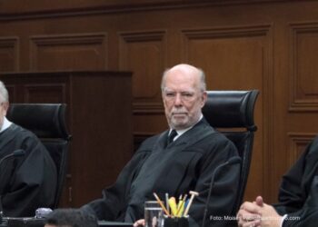 Pide Corte a FGR copia de orden de aprehensión contra García Cabeza de Vaca