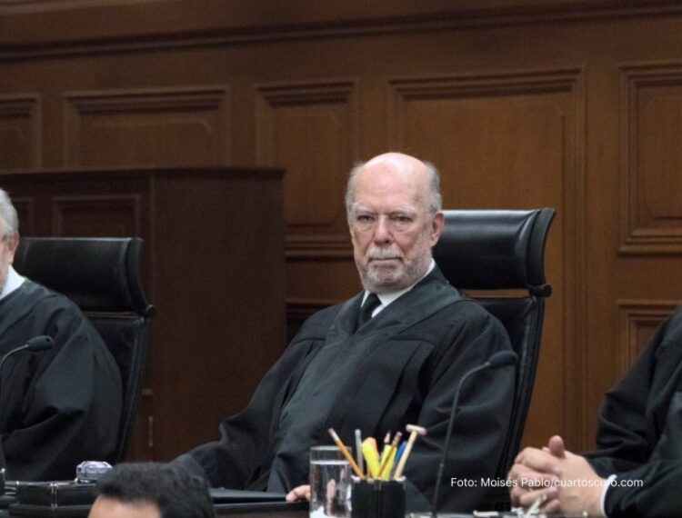 Pide Corte a FGR copia de orden de aprehensión contra García Cabeza de Vaca