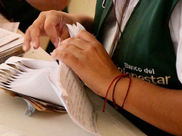 Banco de Bienestar permite acceso a servicios financieros a mexicanos en el extranjero