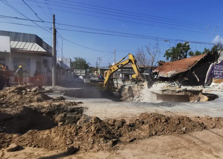 Concluirá en menos de 2  meses reparación de socavón en Nuevo Laredo