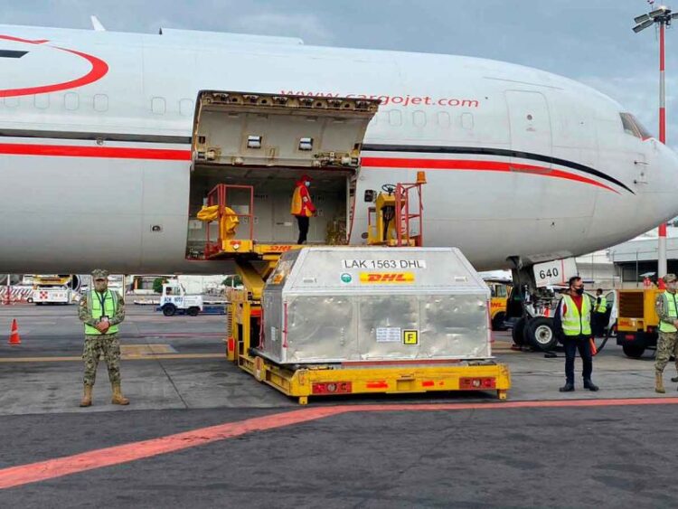 Vacunas anti Covid-19 de Pfizer suman 19.9 millones